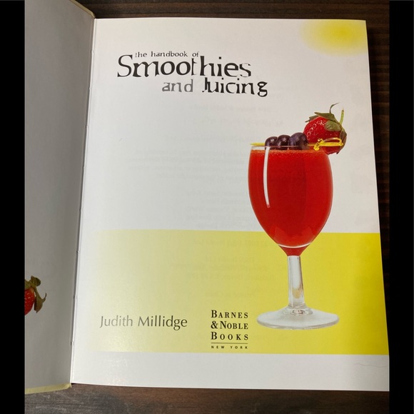 The hand book of smoothies and juicing and 125 Best chocolate chip recipes book. - Picture 5 of 7